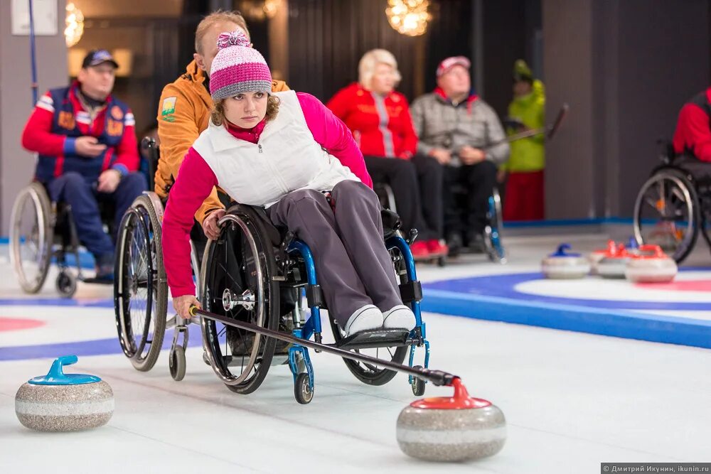 керлинг на колясках паралимпийские игры. зимние паралимпийские игры 2018 керлинг на колясках россия. марат романов керлинг. керлинг на колясках. керлинг для инвалидов.