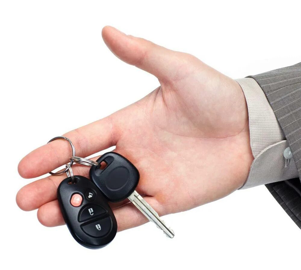 Включи машину ключ. Ключ автомобильный. Ключи от авто. Ключи от машины в руке. Рука с ключами авто.