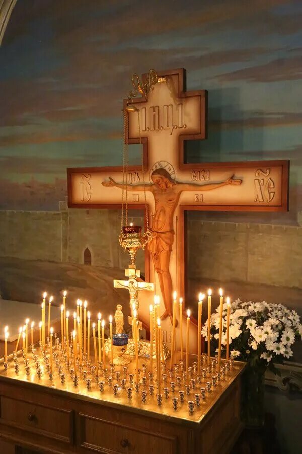 Где ставят свечи за упокой в церкви