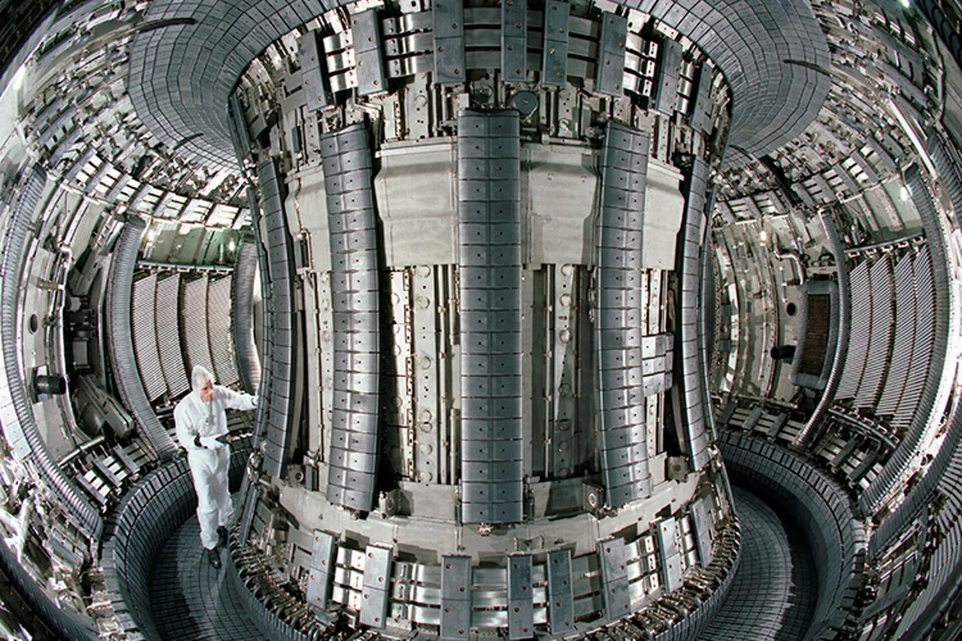 Ядерный реактор токамак. Токамак East в Китае. Термоядерный реактор ИТЭР. Токамак 10.