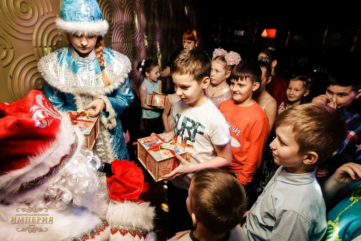 новогодние мероприятия для детей. новогодние елки для подростков в москве. кремлёвская ёлка 2022. новогодние елки для подростков в москве. новогоднее представление измайлово.