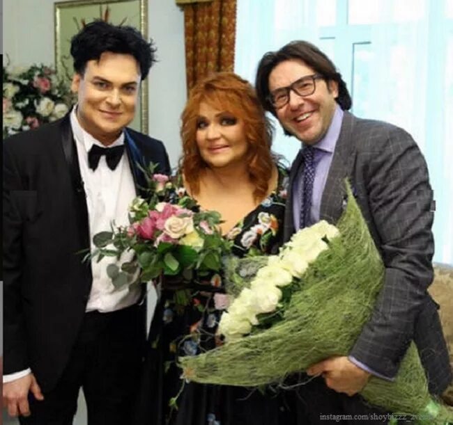 Жена дениса майданова. Сколько лет жене певцу. Сколько лет жене певцу. Жена расторгуева любэ. Жена дениса майданова.