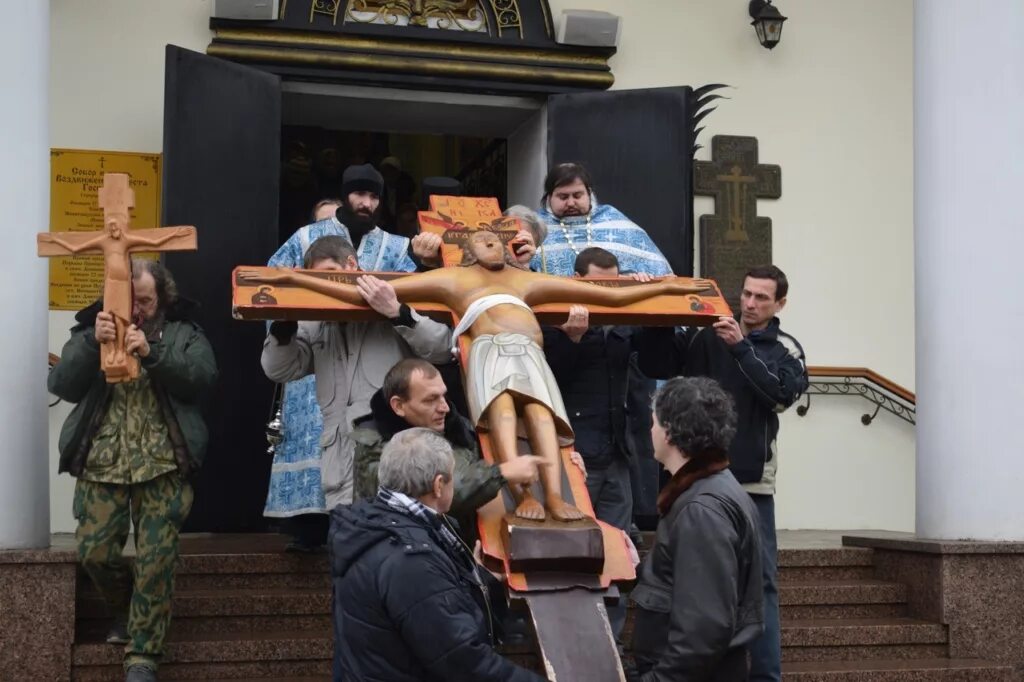 12 сентября крестный ход по невскому проспекту. Духов день. Крестный ход на крещение. Крестный ход санкт петербург александра невского. Какого числа крестный.