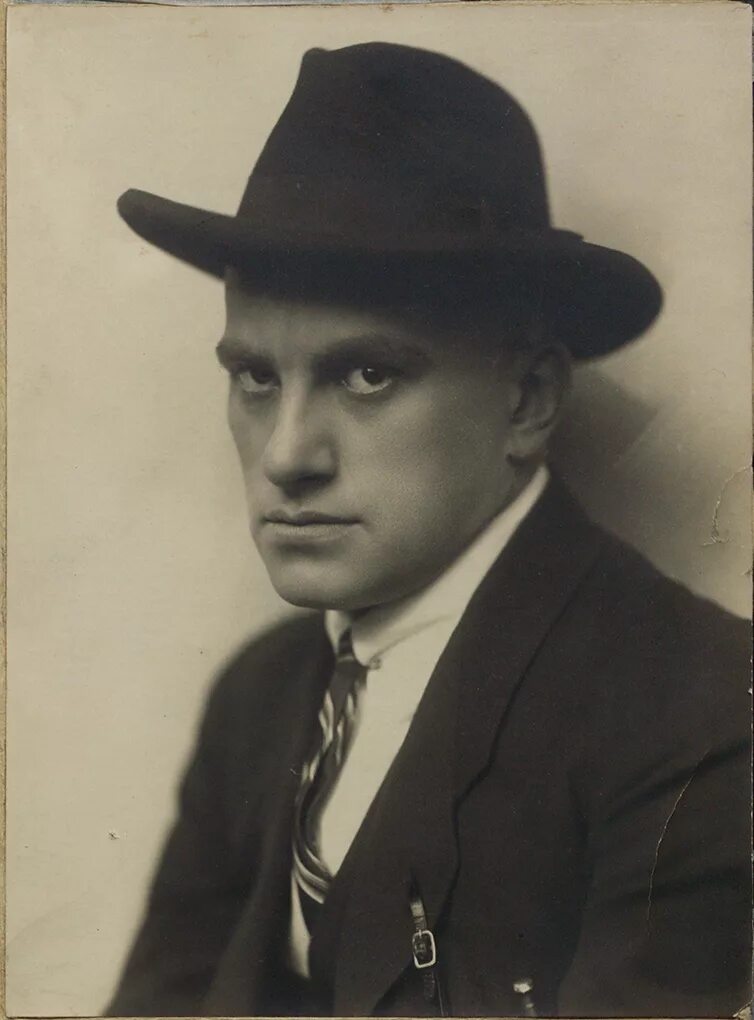 Маяковский 1920 годы. Маяковский. vladimir moskovskiy.