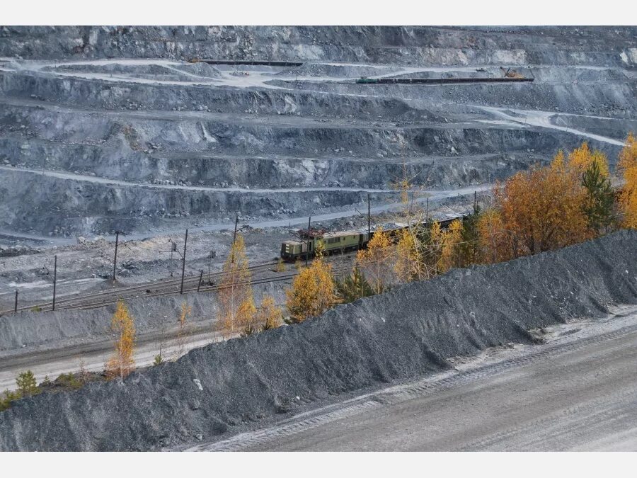 Проспект асбест магазин ленина. Ленина 8/1 асбест. Асбестовский карьер свердловская область. Восточный асбест. Баженовское месторождение хризотил-асбеста.