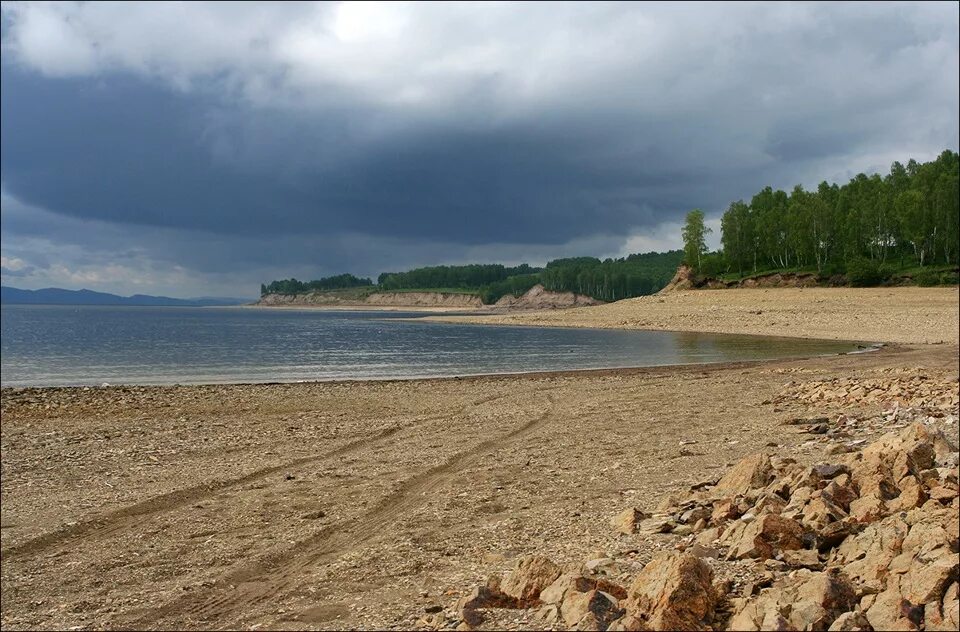 Красноярское водохранилище Краснотуранск. Ижульский залив Красноярское море. Красноярское море водохранилище. Даурское Красноярское море песчаный берег.