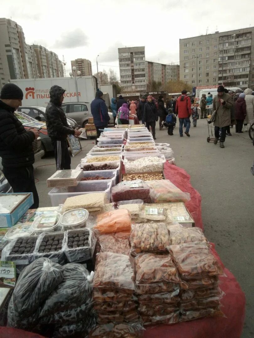 Продовольственная ярмарка пройдет. Ярмарка на льва толстого в тюмени. продовольственная ярмарка. ярмарка продовольствия. продовольственные ярмарки в тюмени.
