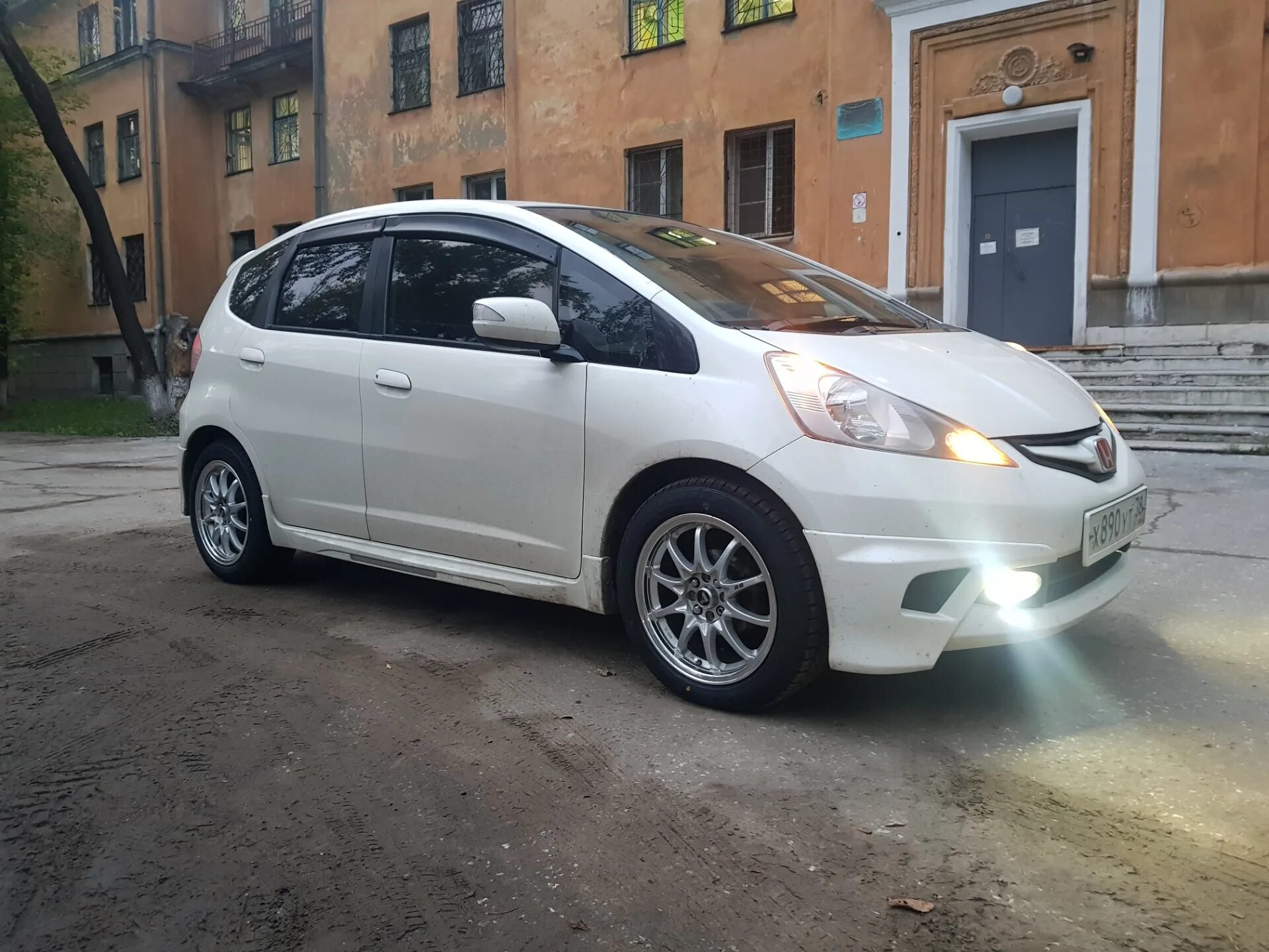 Хонда фит из японии. Honda Fit 2 r16. Хонда фит 1.3 2009 года. Honda Fit 2005 r15. Honda Fit 2 r15.