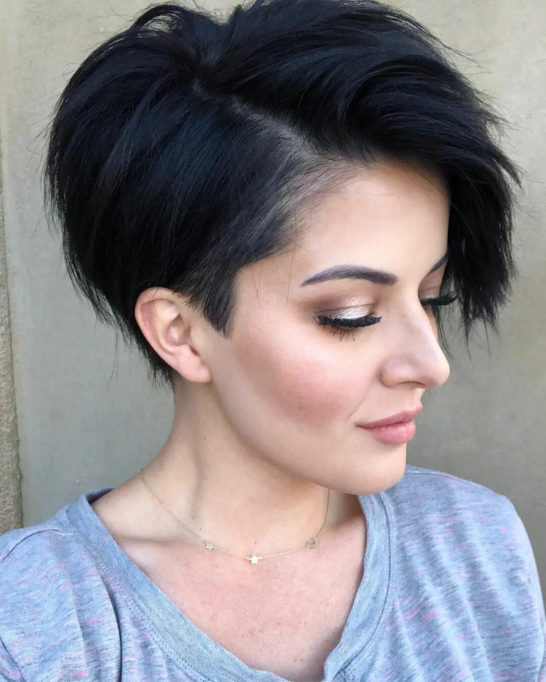 Choppy Black Pixie With Side Bangs Black women hairstyles, Long hair styles, Med