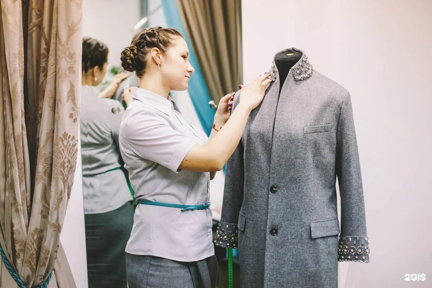 Закройщик в ателье. Пошив на заказ в петербурге. Индивидуальный пошив. Пошив на заказ в петербурге. Пошив мужской одежды.