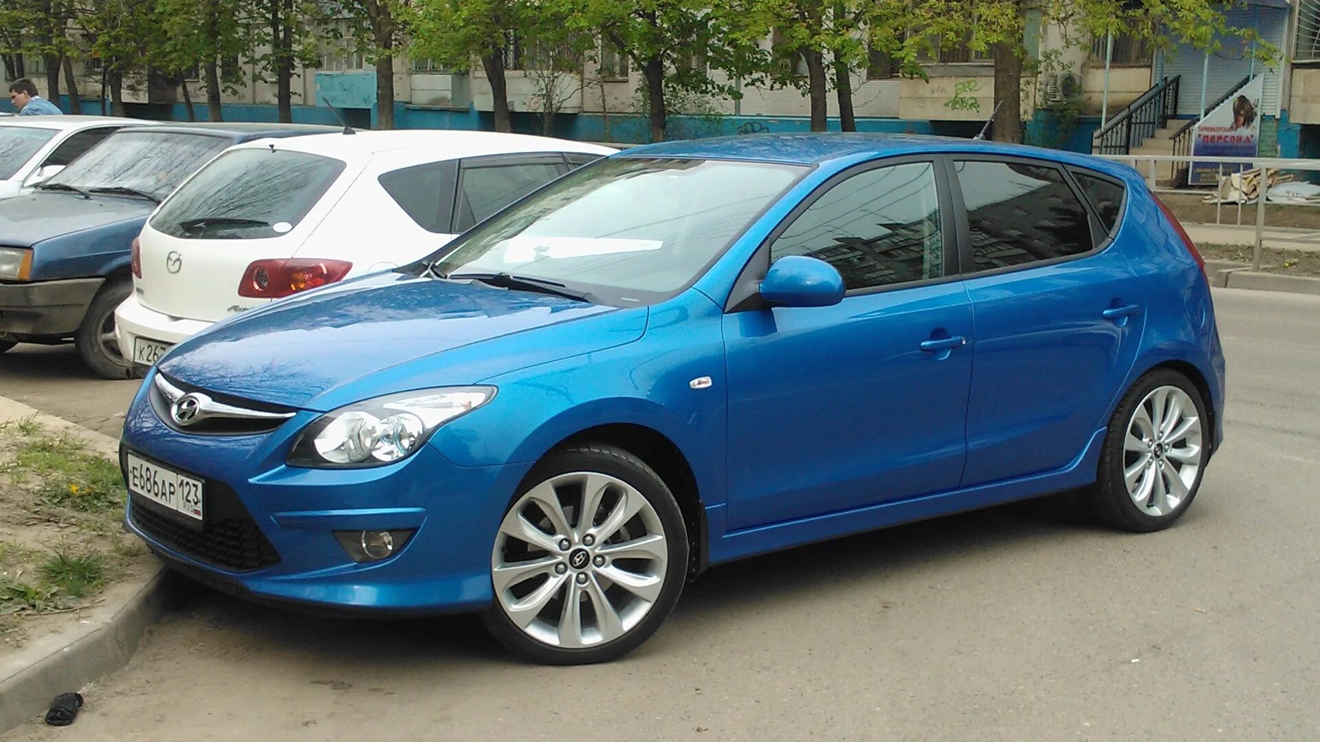 Сини 30. Hyundai i30 2009 на r17. Hyundai i30 1,6 2010. Hyundai i30 2010 r18. Hyundai i30 1 поколение.