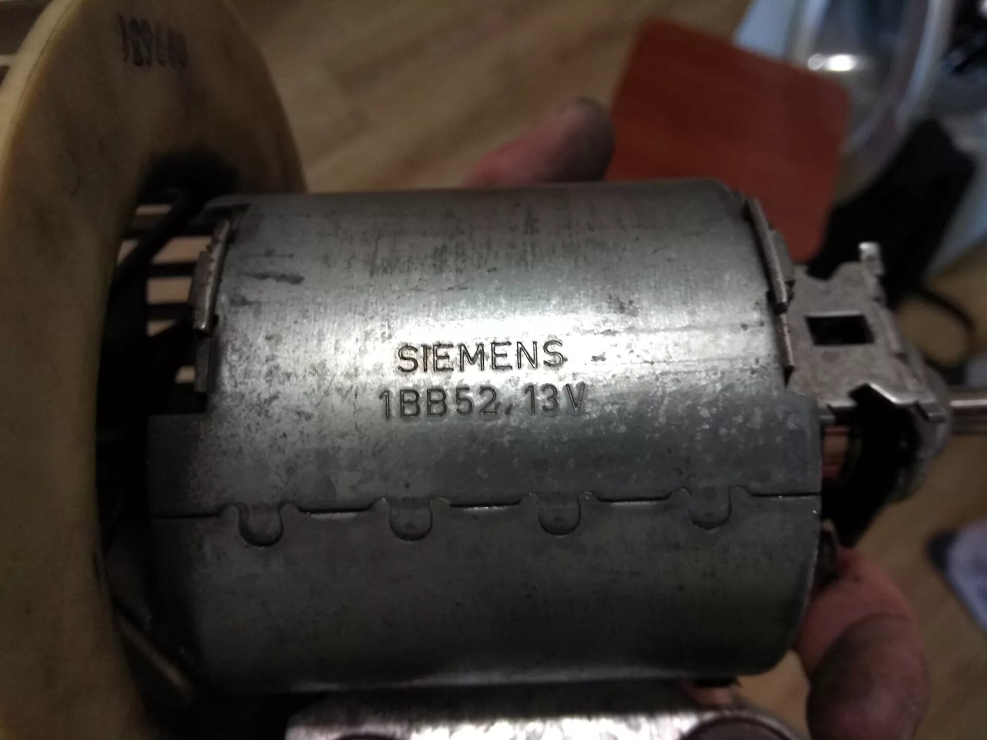 Siemens 1bb52 13v. Вентилятор печки Siemens 1bb52. Моторчик Siemens 1bb42. Моторчик Siemens 1bb52 13v.