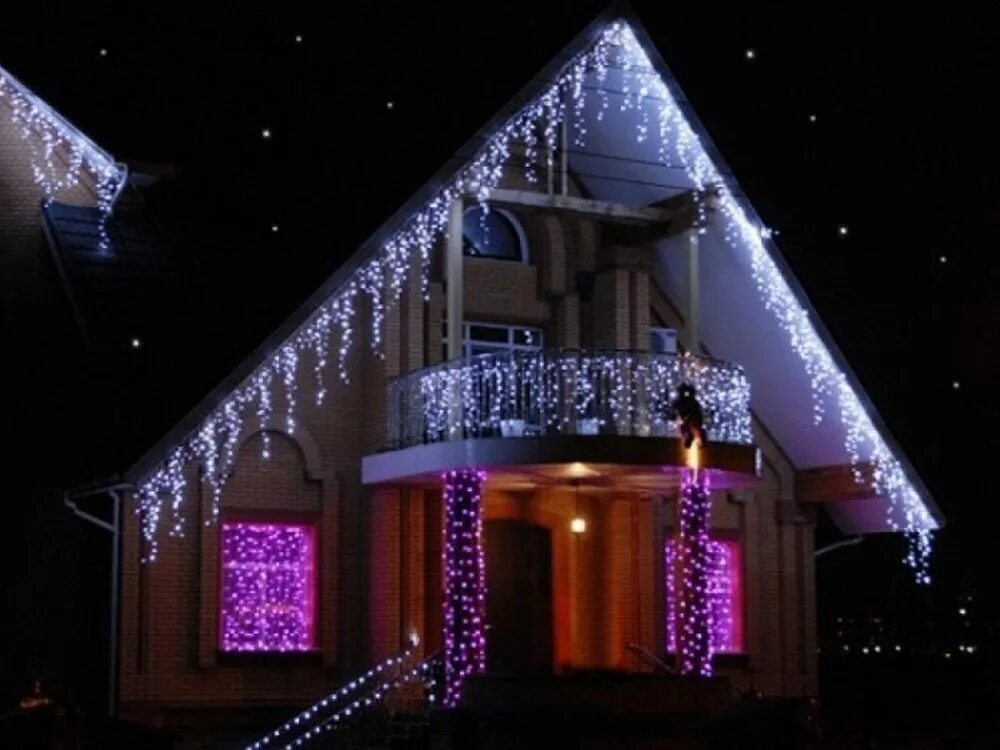 Уличная гирлянда бахромой арлайт. Гирлянда бахрома на доме. Светодиодная бахрома на фасаде. Бахрома baziator светодиодная. Гирлянда на навес уличный.