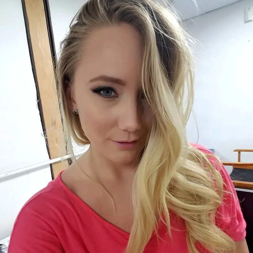 Aj applegate 2025. Aj applegate без макияжа. a.j. applegate без макияжа. эшли эпплгейт. aj эпплгейт без макияжа.