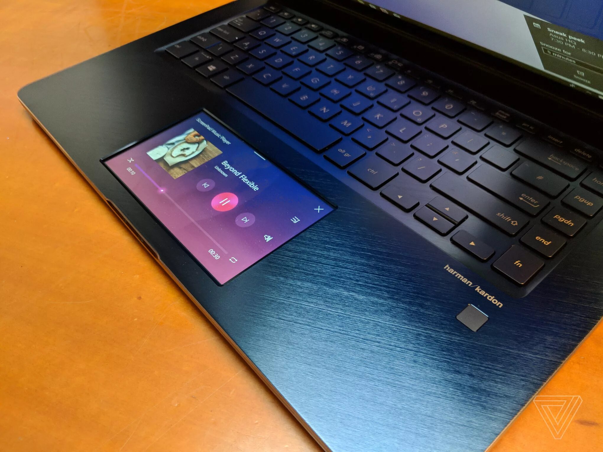 Тачпад asus zenbook. ASUS ZENBOOK С сенсорным экраном. Ноутбук асус с тачпадом. Ноутбук асус 2018. Асус лэптоп сенсорный с 2 экранами.