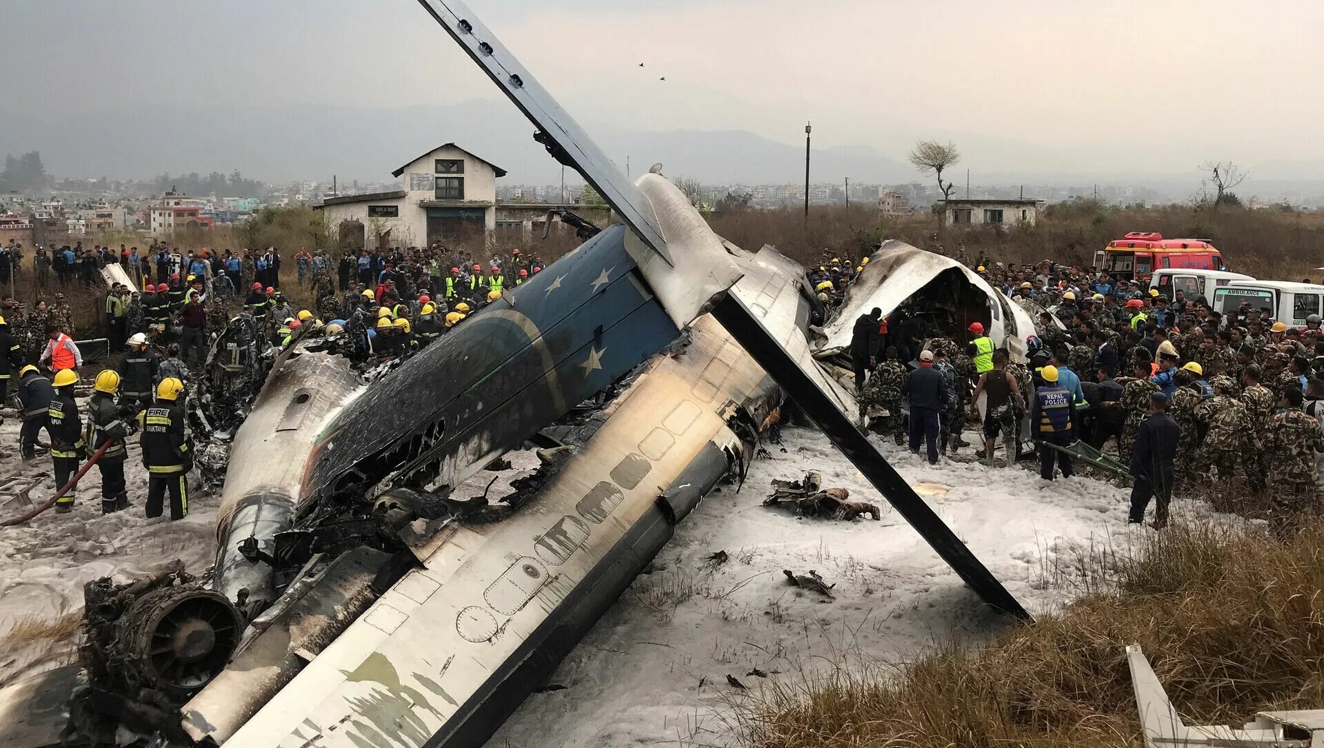 Крушение самолета в Неаполе. Крушение самолета в Непале. 12.03 авиакатастрофа