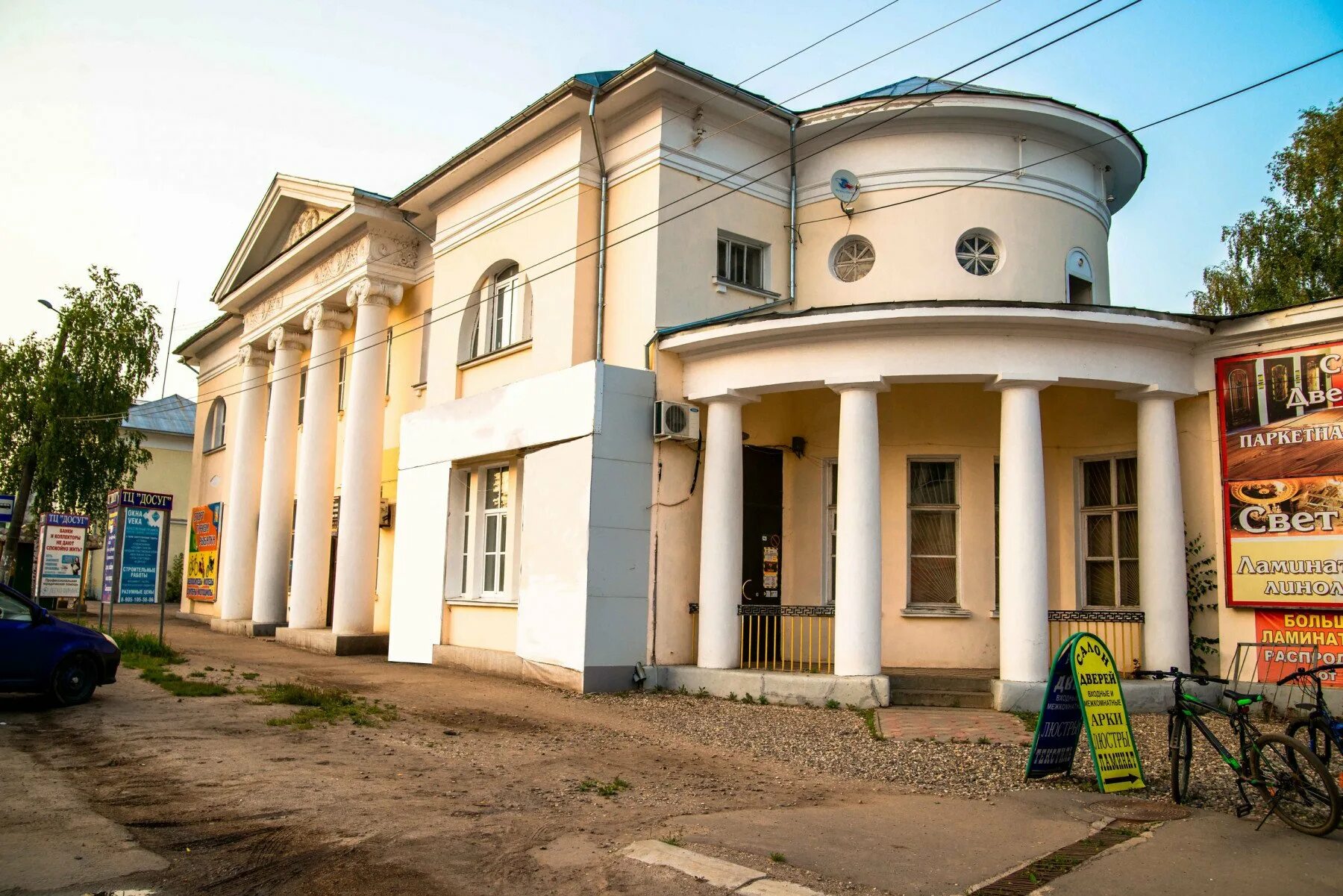Дом в городе вичуга. Вичуга город белых колонн. коноваловский дворец вичуга. дом культуры вичуга ивановская область.