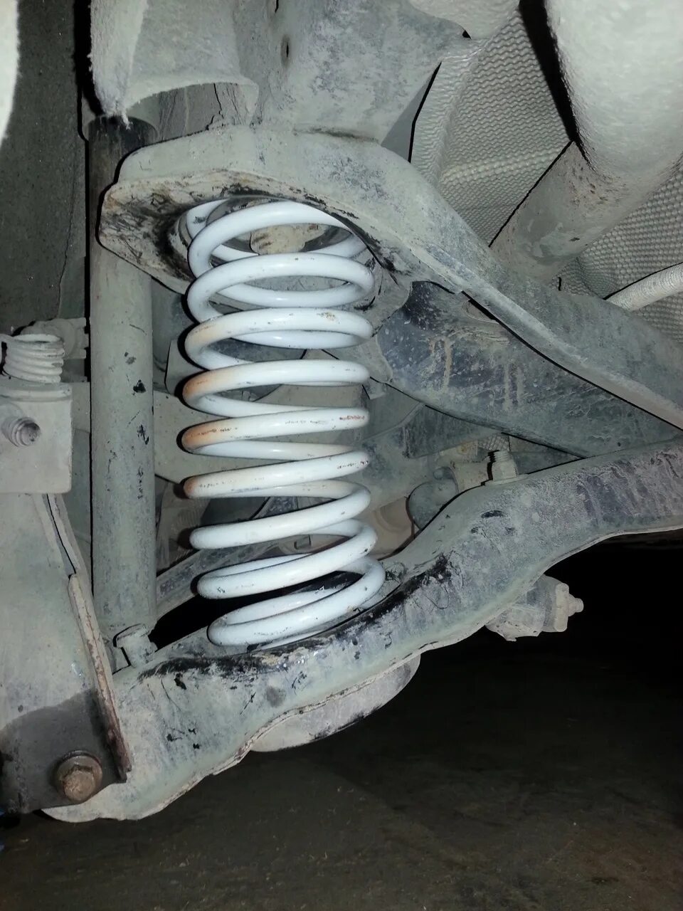Замена передних пружин - Ford Focus II Sedan, 1,8 л, 2007 года своими руками DRI
