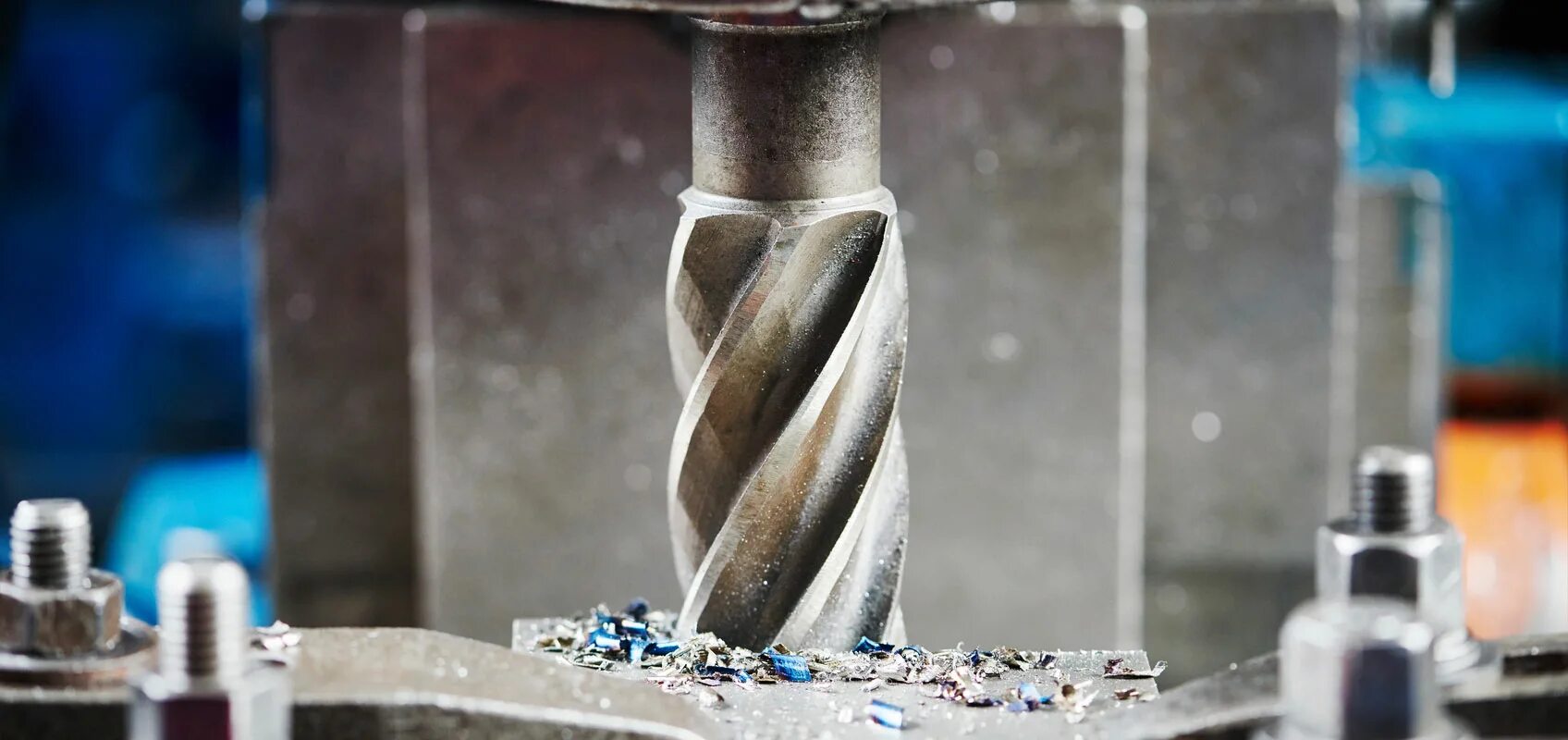 Cutting processes. Металлообрабатывающий станок крупный план. carbide tool cutting cnc machine. industrial фото обработка. клипарт металлообработка сож.