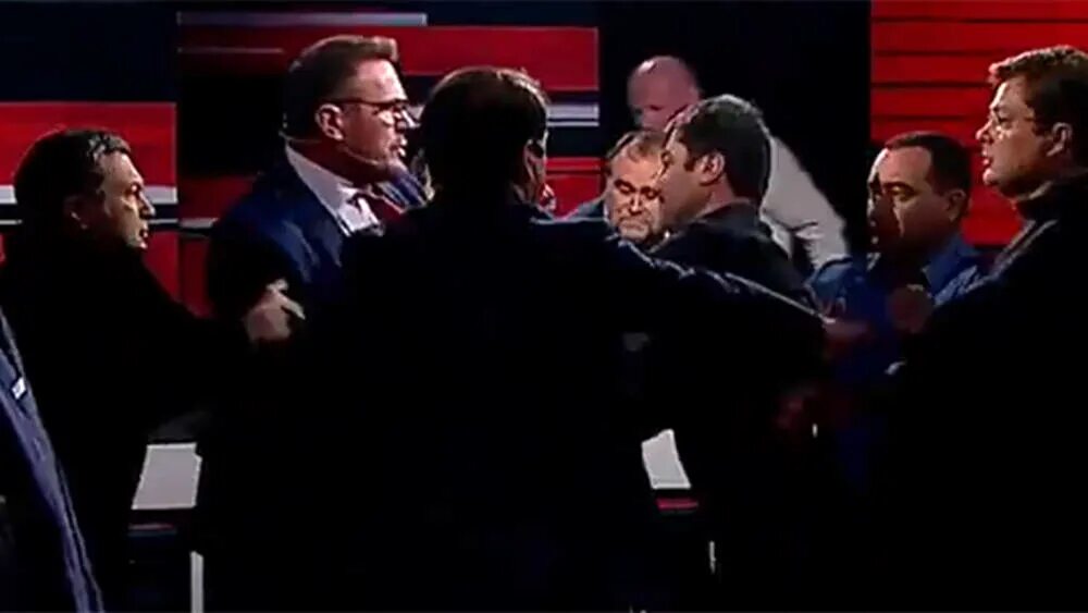 Скандал на шоу. Скандал на шоу. Скандал на песне года 2024. Ток шоу прямой эфир. Василь вакаров политолог.