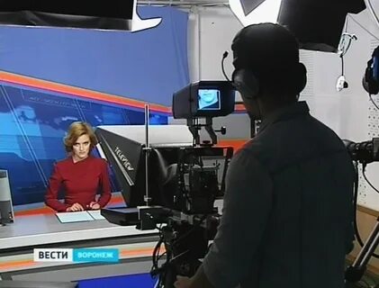 Вести кадром