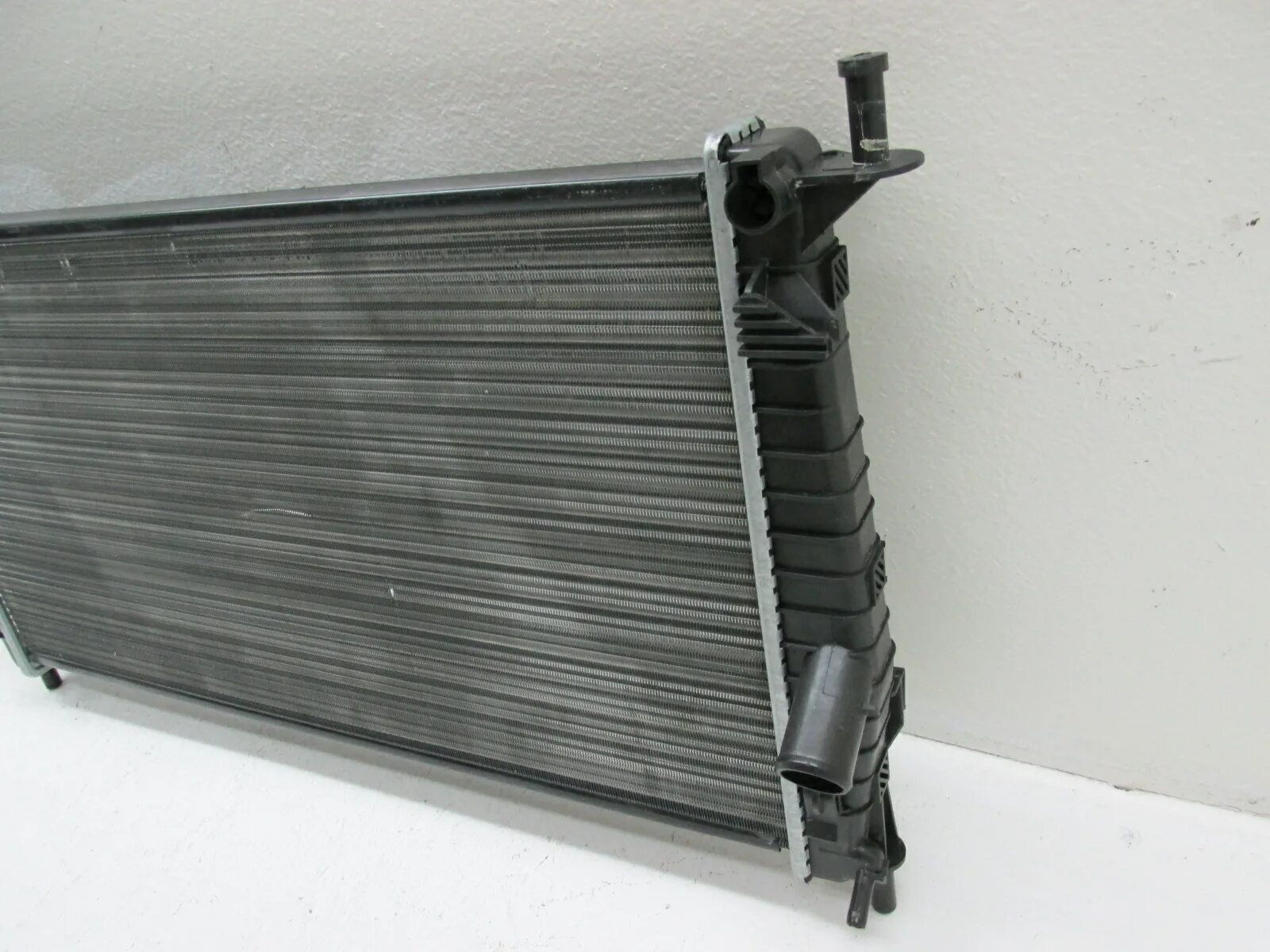 Радиатор двс фокус 3. Valeo 734319 радиатор focus. Радиатор форд фокус 1 1. Ford focus 3 радиатор. Радиатор фокус.