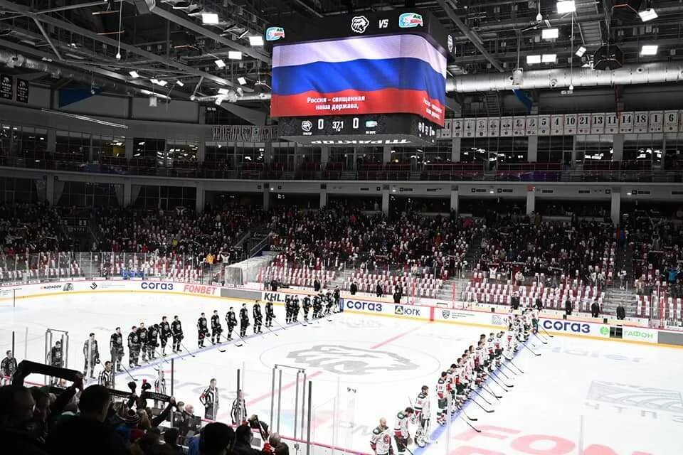 Сайт арены трактор челябинск. Хк трактор Арена. Ледовая Арена трактор Челябинск. Хоккейная Арена Челябинск. Хоккейная Арена трактор.