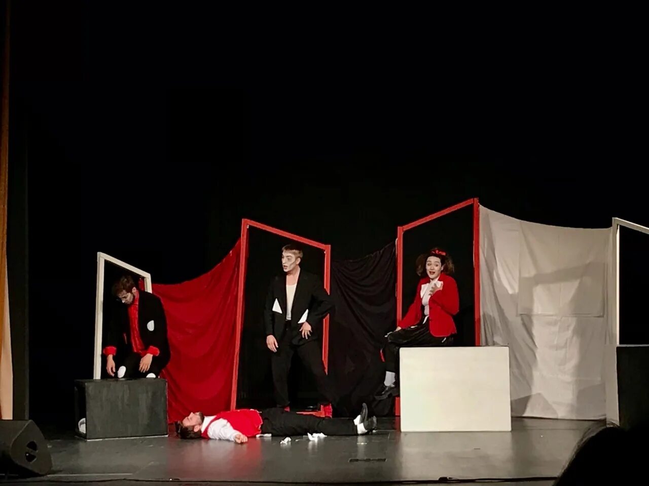 Театр малых форм. Театрально-музыкальную студию. Спектакль для детей. Театр малых форм. Музыкальный театр для детей.