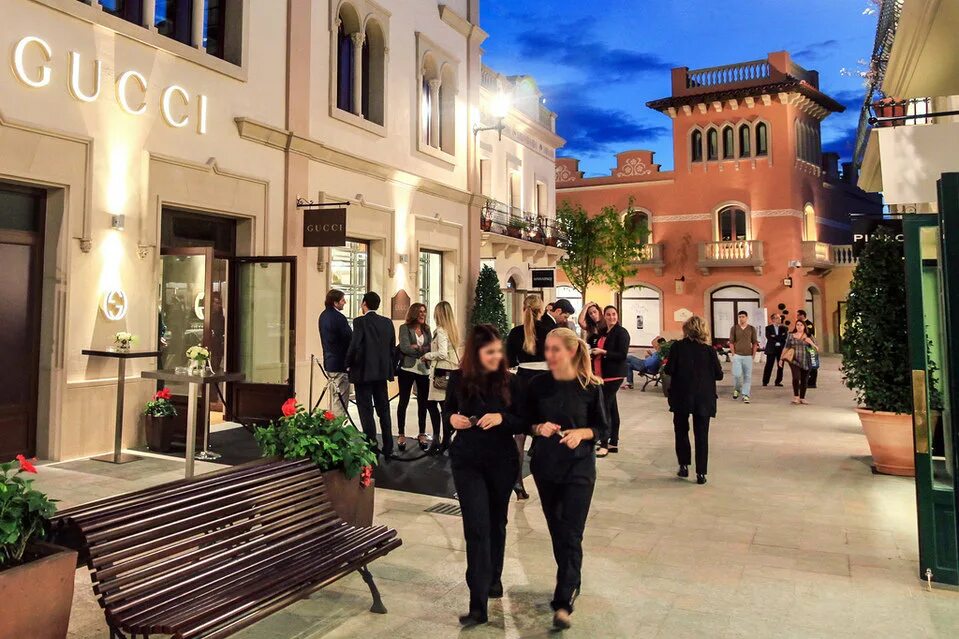 La roca village outlet. Ла рока виладж барселона. Ла рока виладж. La roca village outlet barcelona. Ла рока вилладж испания.