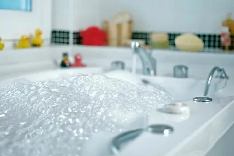 В ванной стоит вода