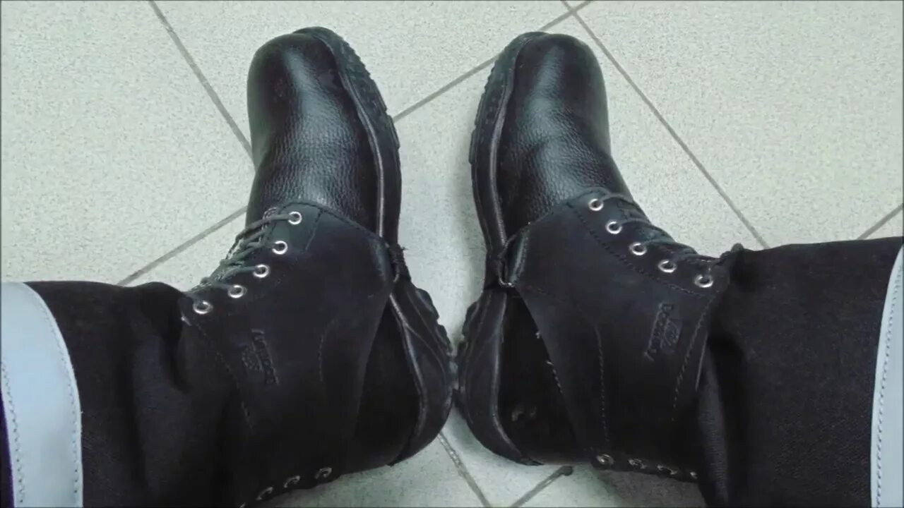 Берцы в стиральной машине. Берцы danner usmc rat. Старые кожаные ботинки размягчения. Берцы в стиральной машине. Берцы витязь.