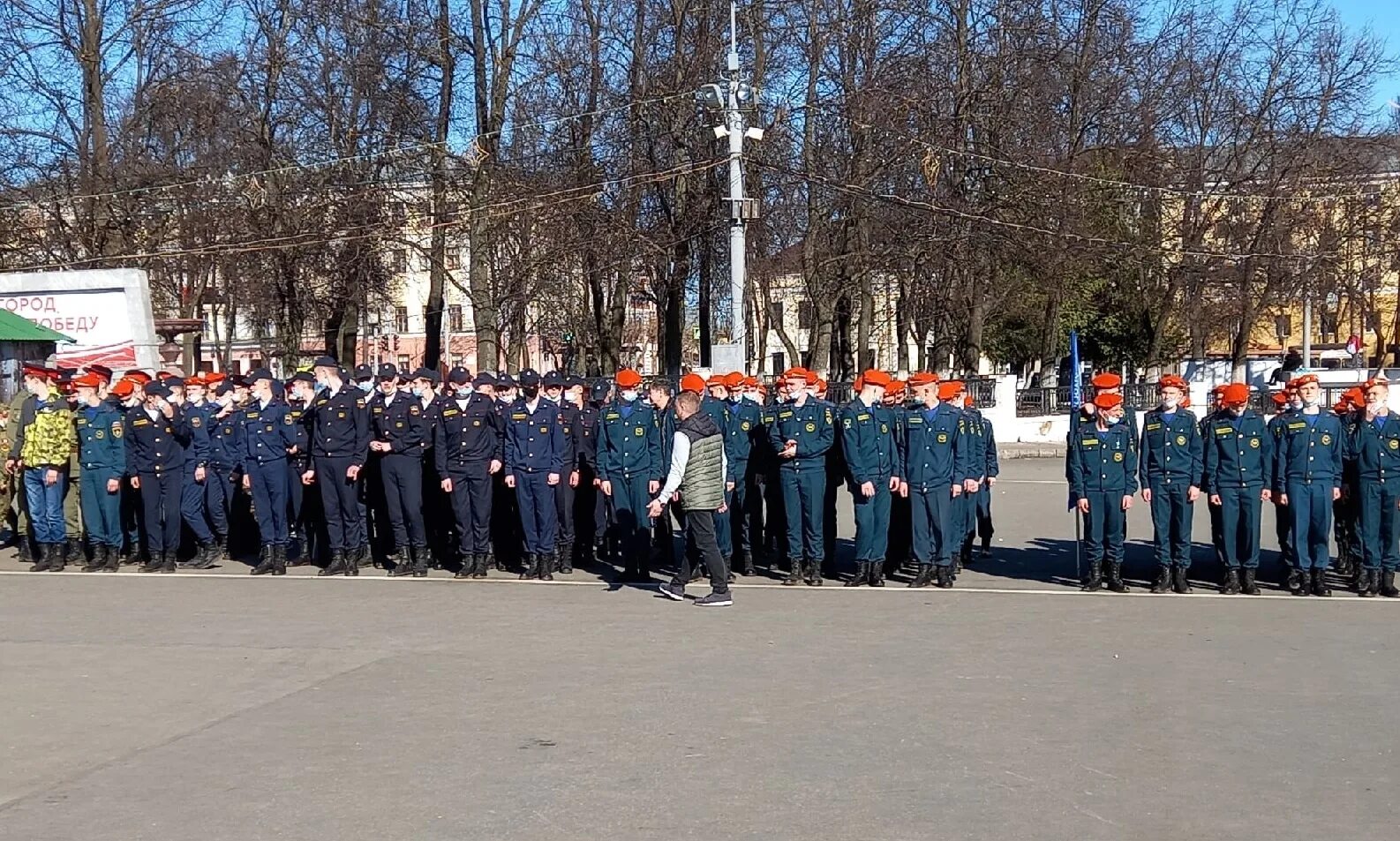 Кировский пожарно спасательный колледж Киров. КПСЮПК. Пожарно-спасательный юридический колледж. Парад Победы посвящен 76 годовщине. Кировский пожарно спасательный полицейский колледж