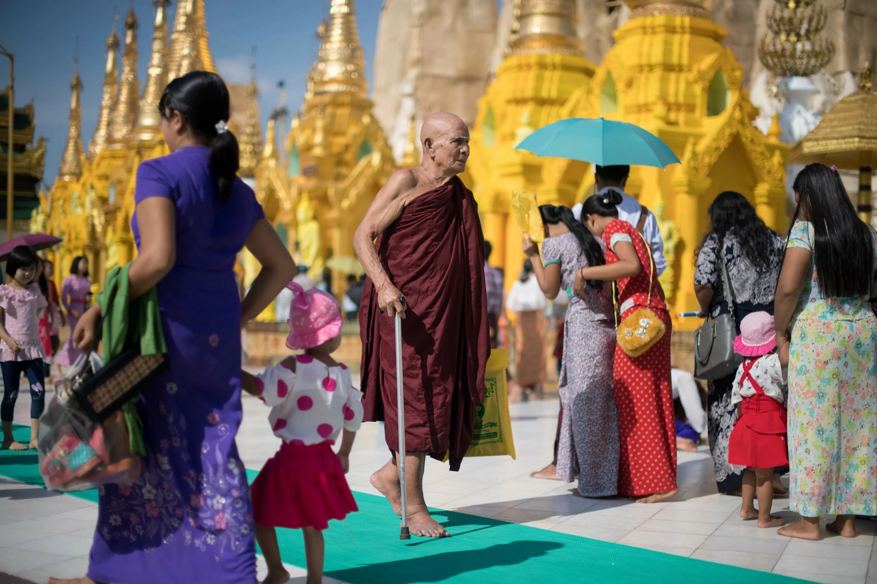 Made in myanmar. Мьянма жители. Бирма люди. Янгон жители.