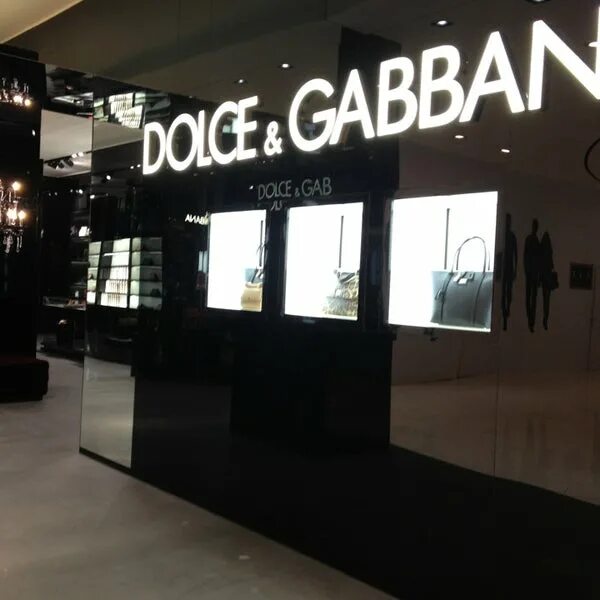 Dolce спб. Магазин Дольче Габбана Петербург. Dolce Gabbana ДЛТ. Бутик Дольче Габбана в СПБ. ДЛТ отдел Дольче Габбана.