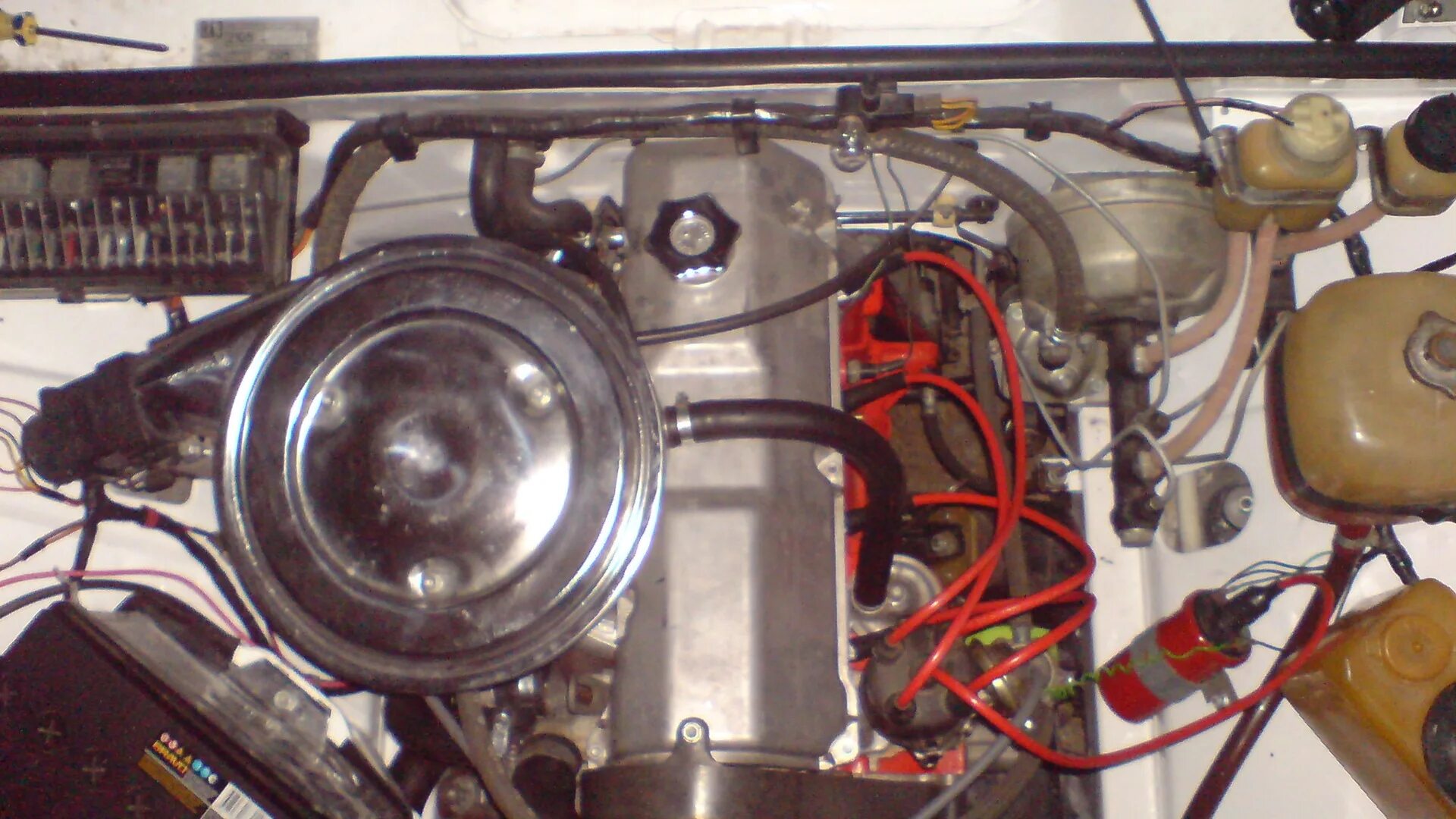 Ваз 2104 под капотом. 2105 заводится и глохнет. 2105 заводится и глохнет. Карбюратор ваз 2106. Глохнет ваз 2105 инжектор.