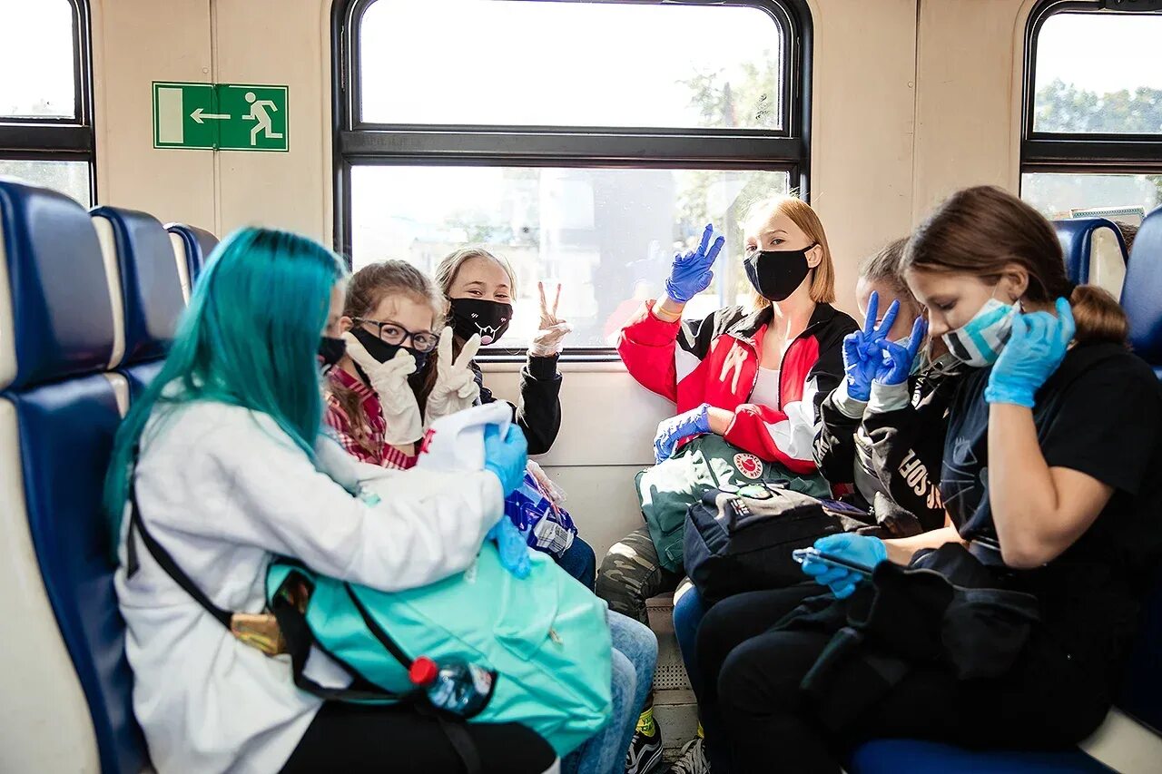 Сколько взрослых должно сопровождать группу детей. Организованная перевозка детей поездом. Поезда для детей. Ржд джд. Группа детей на вокзале.