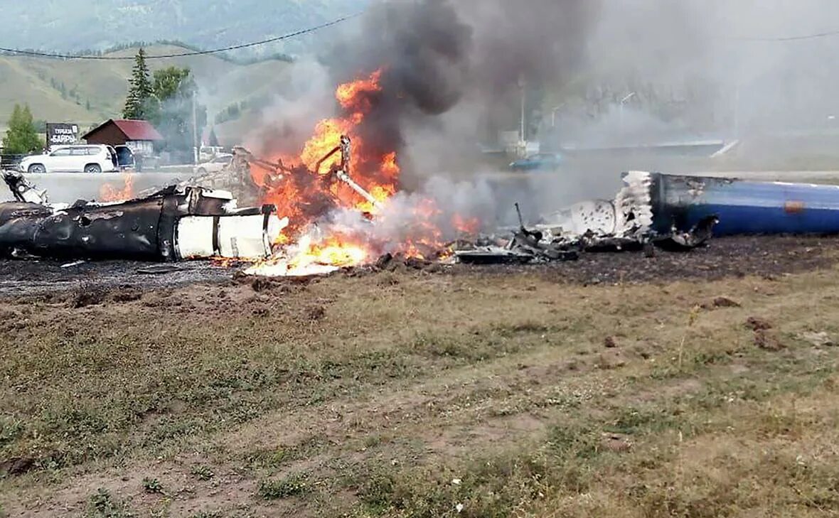 Крушение вертолёта в могоче. Вертолет ми 8 упал в ленинградской области. Пожар фото. Вертолет ми 8 упал в ленинградской области. Крушение ми8.