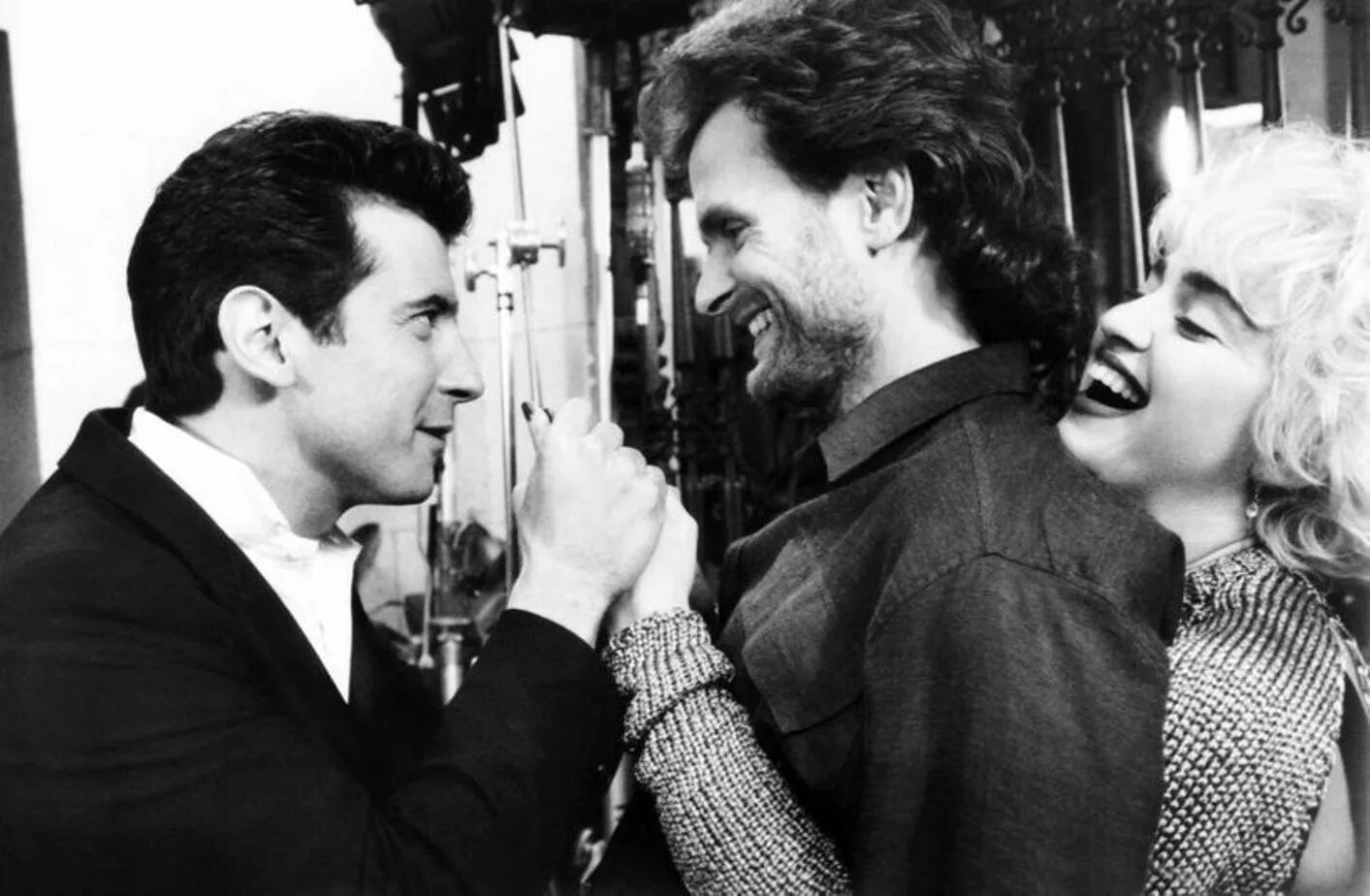 Мадонна фильмы. Фильмы с мадонной в главной роли. Madonna 1987 whos that girl. Tour book madonna who s at girl. Четыре комнаты мадонна.