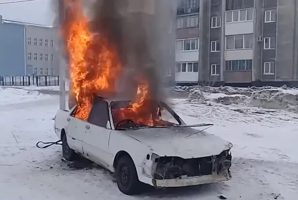 Взрыв школы видео. Взрыв машины Междуреченск. Подрыв автомобиля в Нижегородской области. МОСАВТОХОЛОД взрыв автомобиля.