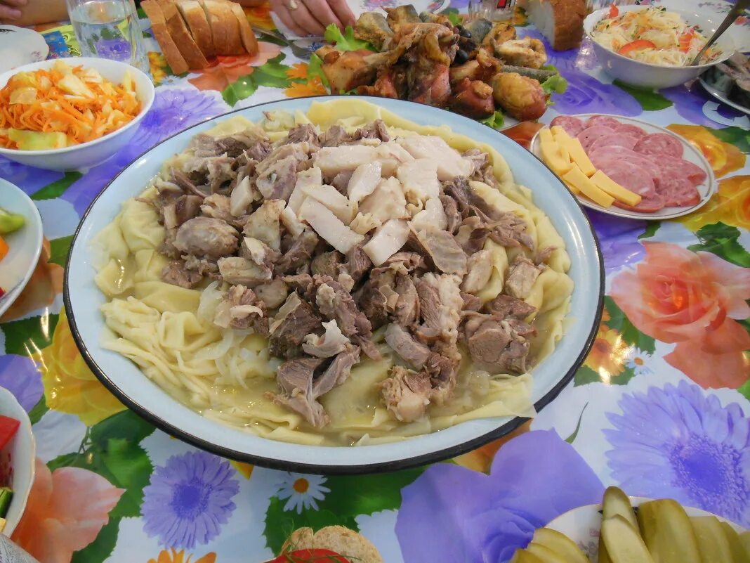 Бешбармак в москве где поесть. Национальное блюдо башкир бешбармак. Бешбармак в москве где поесть. Бешбармак в москве где поесть. Бешбармак башкирский.