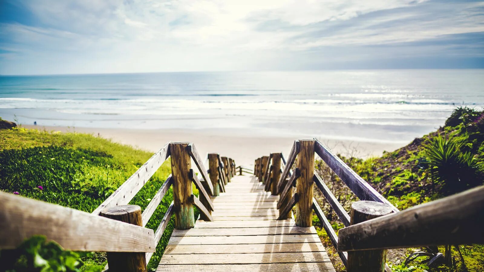 Лестница к морю. Северное море дюны. Тропа к морю. Выход к морю способствует. Мостки в море.