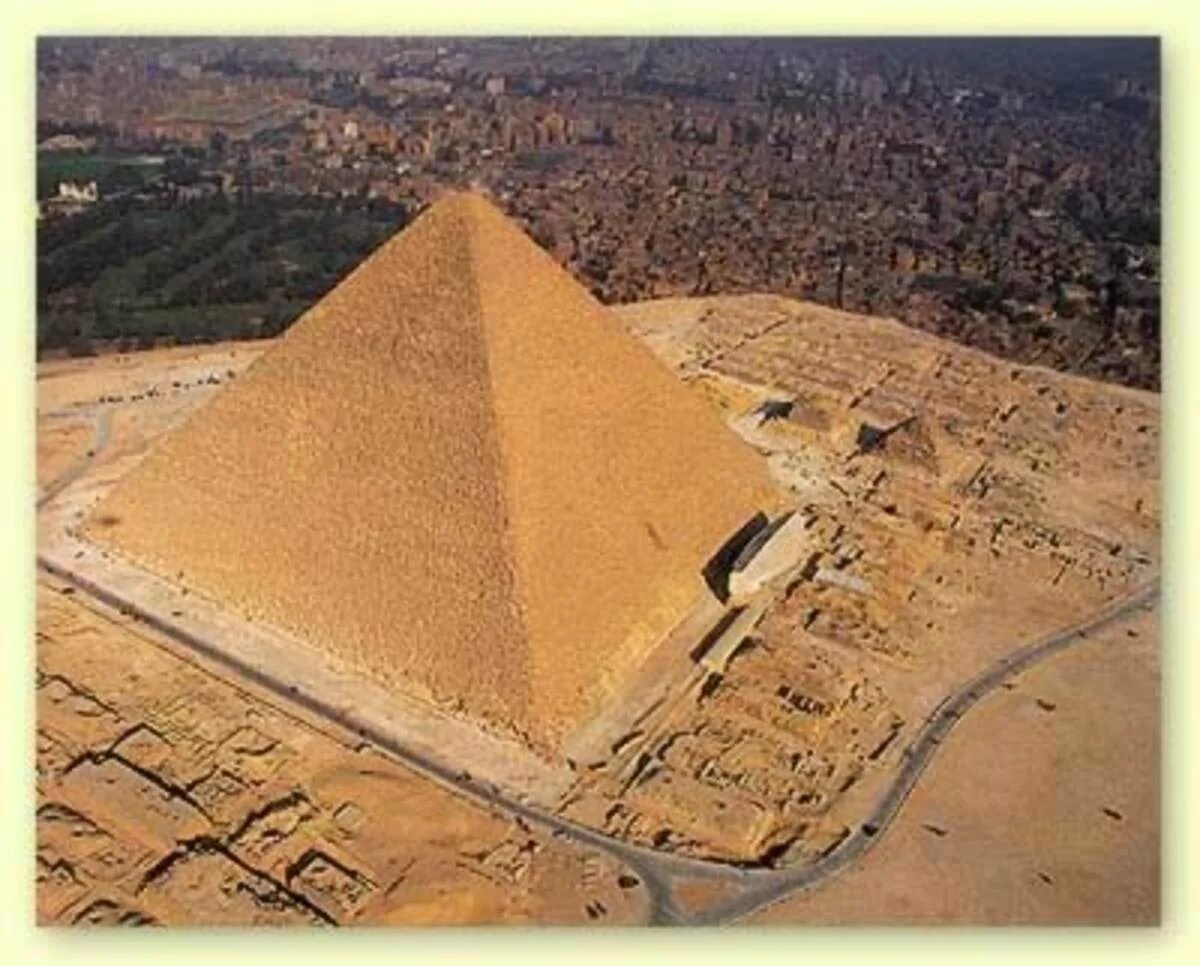 Древний египет строительство пирамиды фараона хеопса. Пирамида фараона Хеопса. Пирамида фараона Хуфу. 7 Чудес света пирамида Хеопса. Строительство пирамиды Хеопса в древнем Египте.