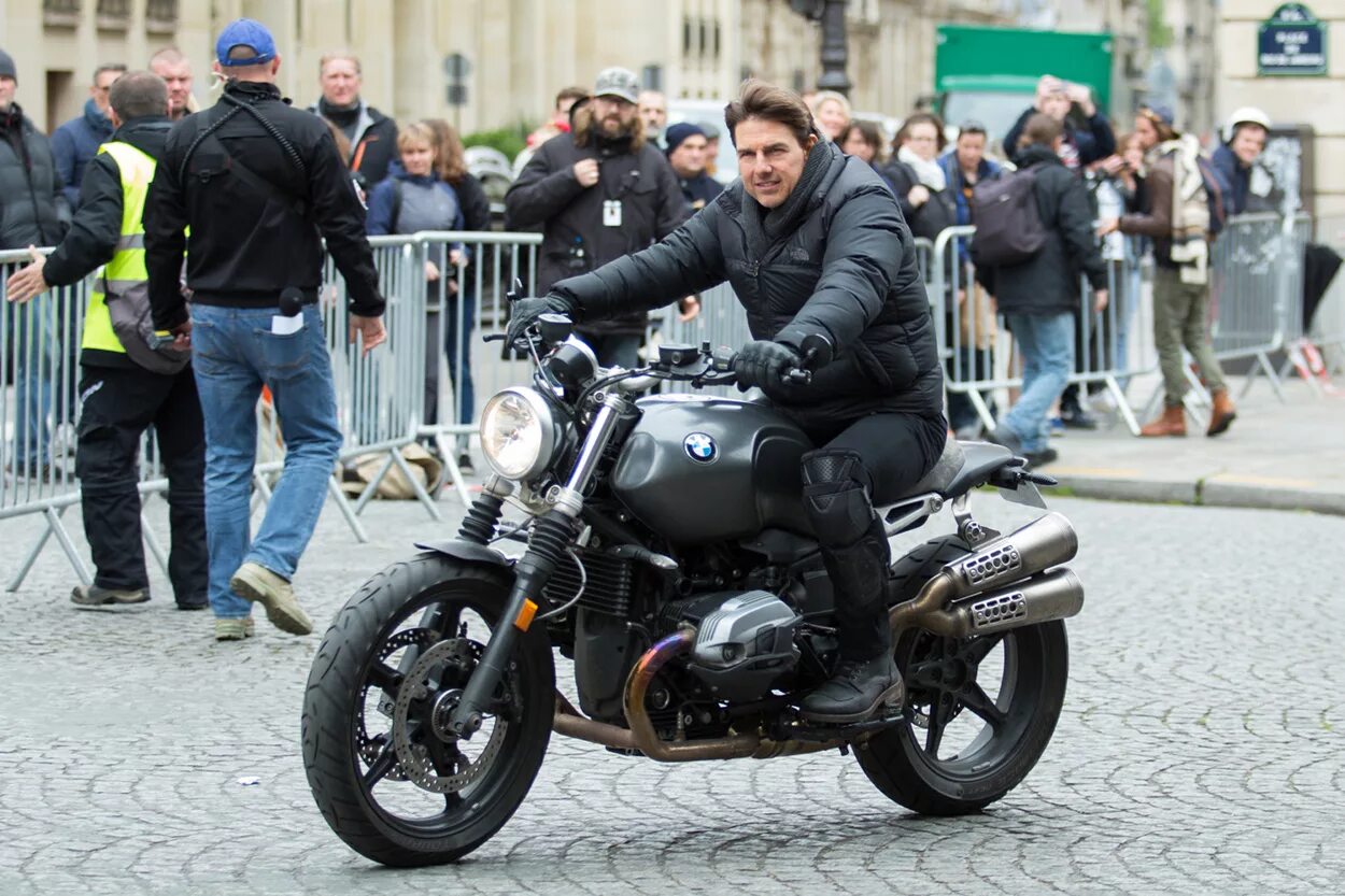 Tom Cruise BMW R NINET. Мотоэкипировка БМВ R Nine t. BMW R Nine t том Круз. Tom Cruise BMW R. Какой мотоцикл купить новичку