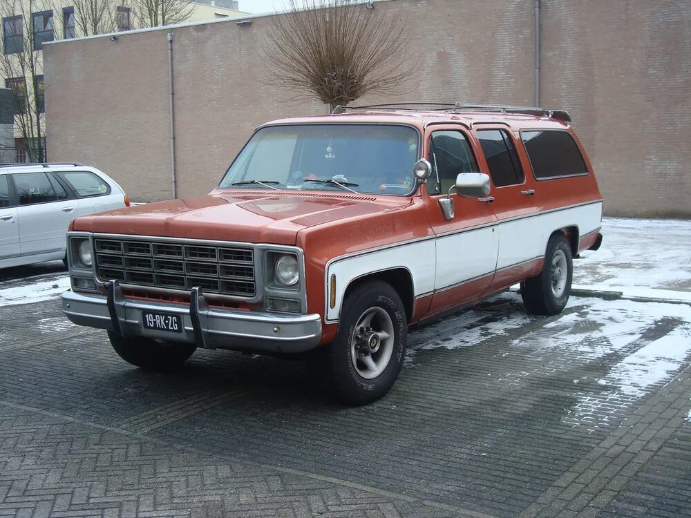 Chevrolet suburban 1 поколение. Шевроле субурбан 2 поколение. Субурбан поколения. Chevrolet suburban 1968. Chevrolet tahoe suburban 1994.
