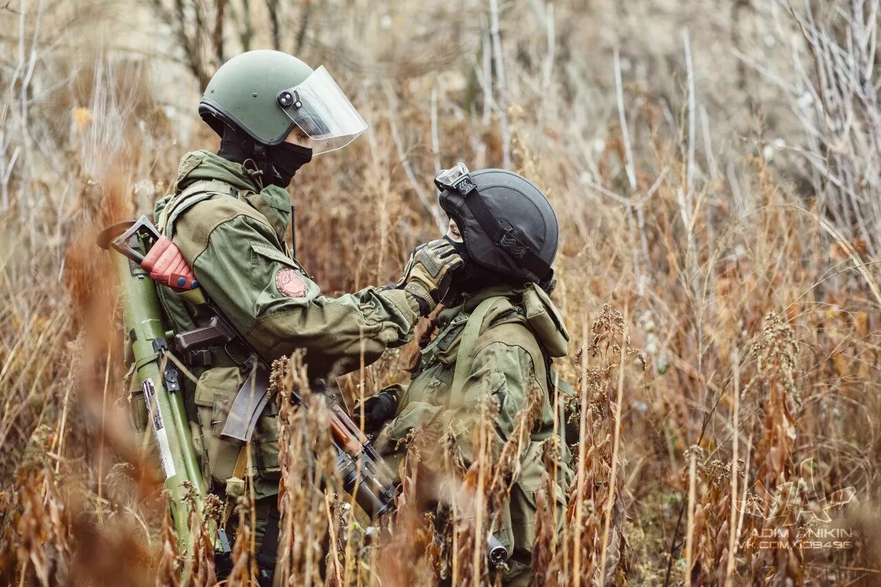 Камуфляж спецназа. Военный со спины. Солдат со спины.