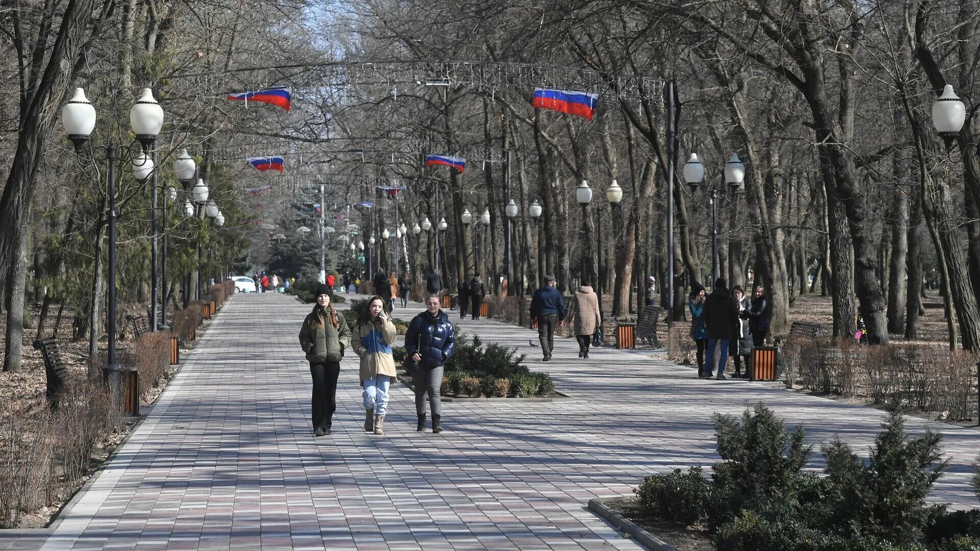 Мелитополь официально. Прогулка летом. Мелитополь население. Мелитополь фото. Мелитополь апрель 2023 жители.