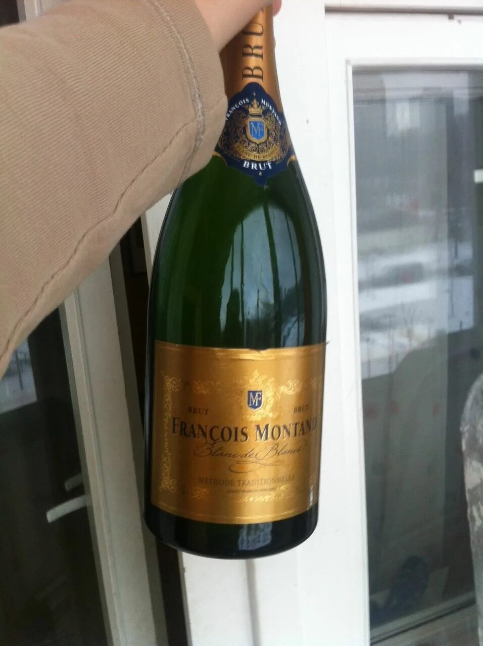 Кава брют селексьон вилла. Блан де блан брют. 5 литра. Мадам клико бутылка. Шампанское крымское 1.