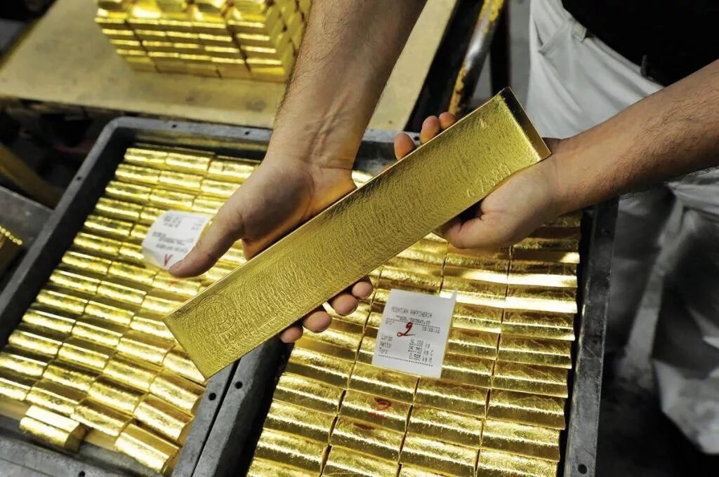 Слиток золота 585 пробы. Bullion золотой слиток. Слиток золота 10 грамм. Золотой слиток из золота. Куда продать слитки.
