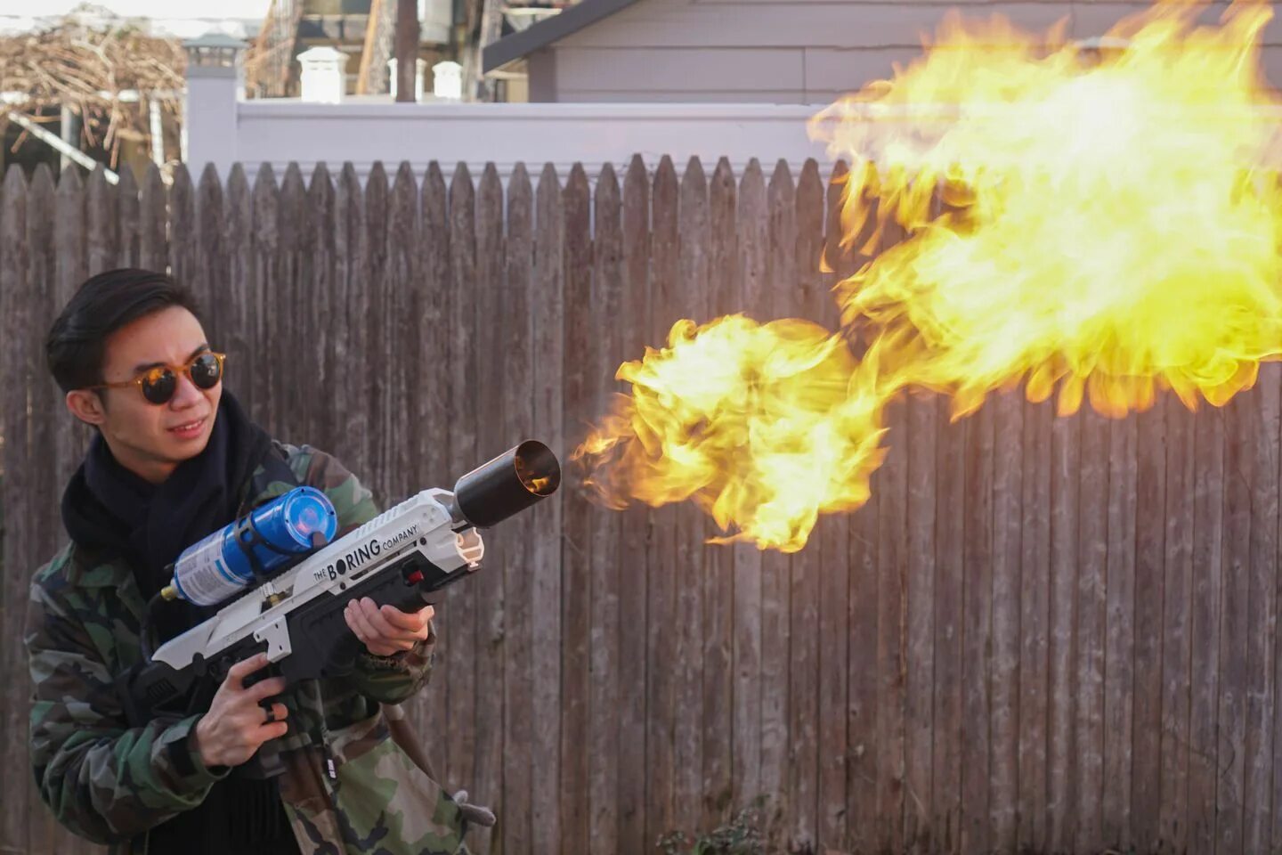 Flame thrower. Огнемет боринг компани. m2 flamethrower. m2 flamethrower в действии. mythbusters. flamethrower дом.