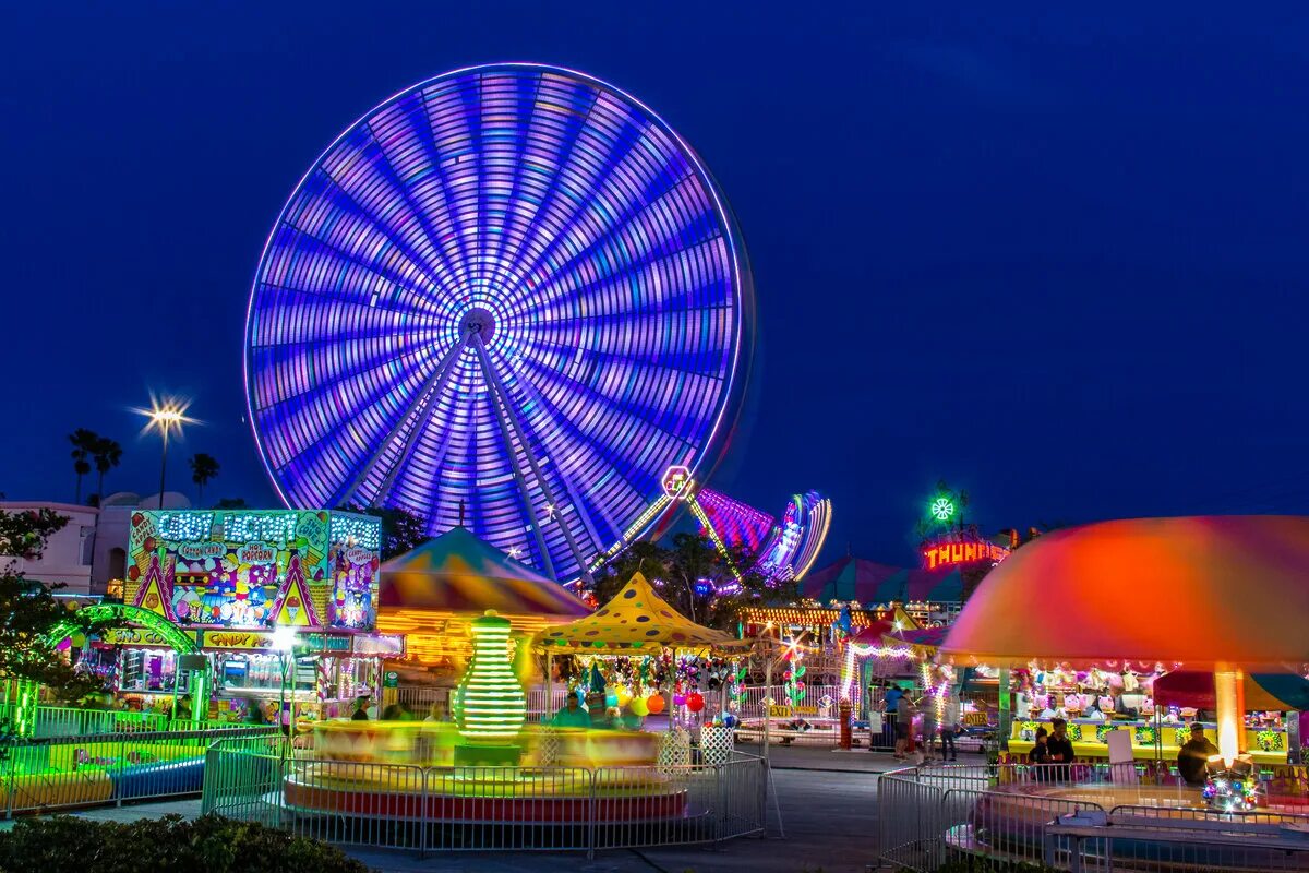 Автор развлечений. The Amusement Park (парк развлечений). Гентинг Хайлендз Малайзия парк аттракционов. Лунапарк аттракционы. Реклама парков аттракционов.